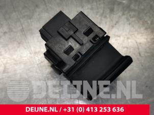 Audi A3 Handrem schakelaar O134916 foto 2