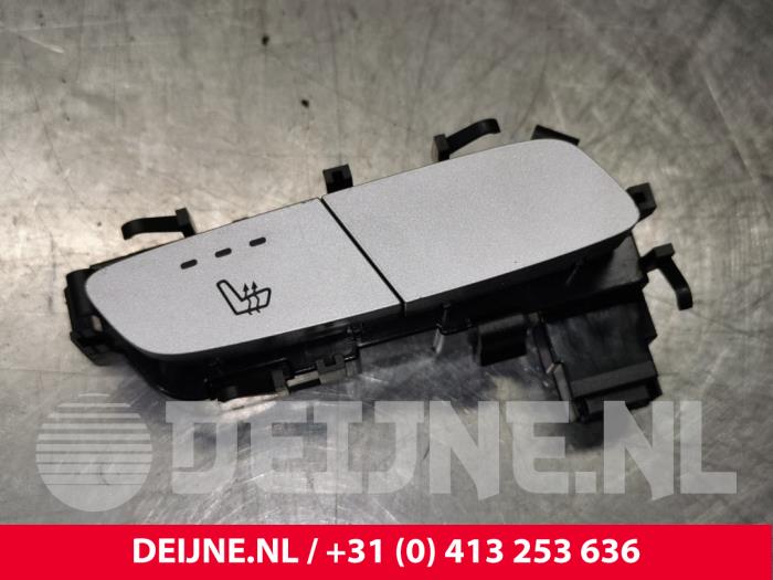 Mercedes C-Klasse Seat heating switch O135152