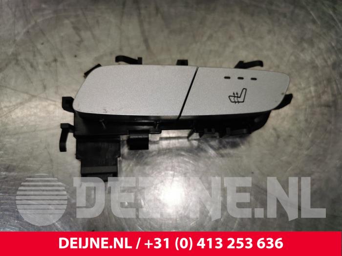 Mercedes C-Klasse Seat heating switch O135153