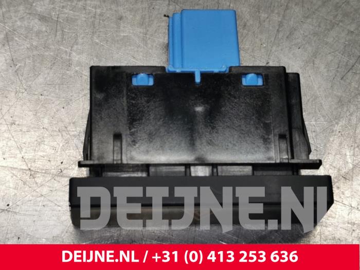 Volkswagen Crafter Panikbeleuchtung Schalter O135158