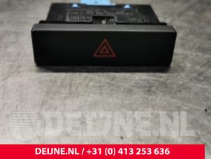 Volkswagen Crafter Paniekverlichtings Schakelaar O135158 foto 3