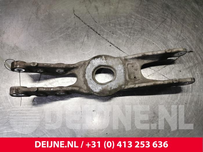 Mercedes C-Klasse Veerschotel rechts-achter O135200