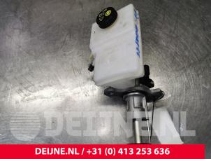 Volkswagen Crafter Master cylinder O135216 photo 2