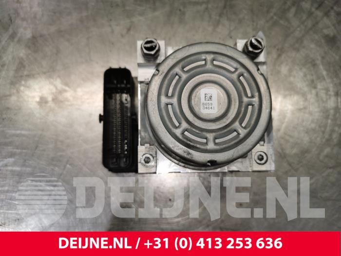 Audi A3 ABS Pomp O135276