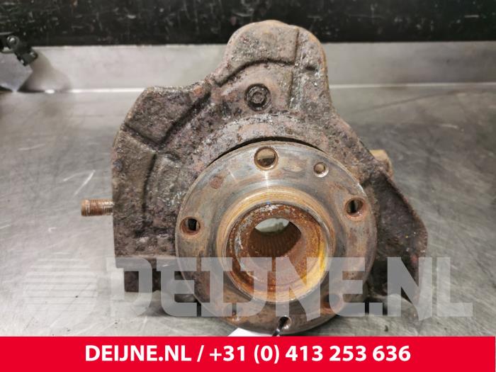 Fiat Ducato Fusee links-voor O135279