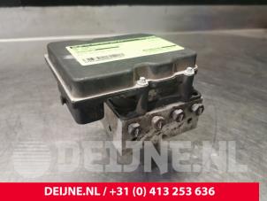 Volkswagen Crafter ABS Pomp O135323 foto 2