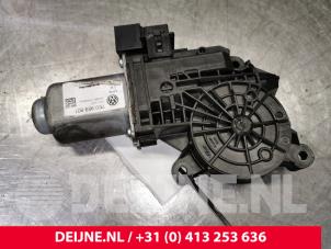 Volkswagen Golf Door window motor O135331 photo 2