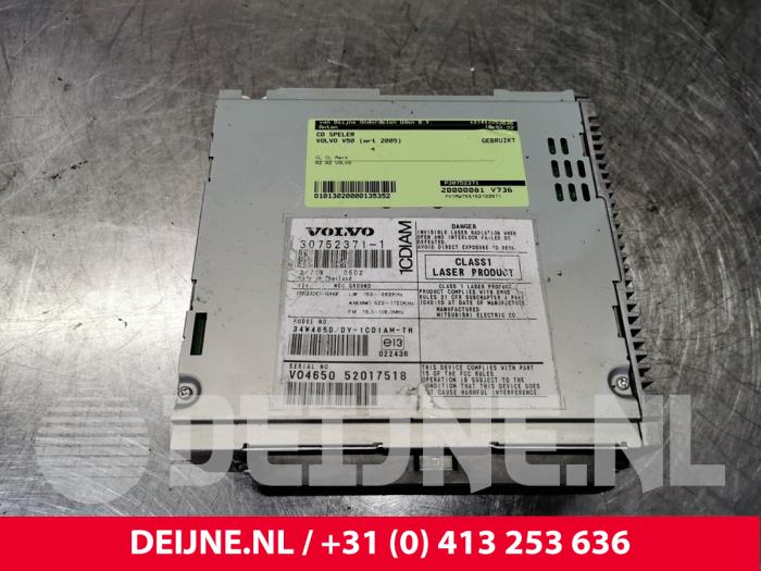 Volvo V50 CD player O135352