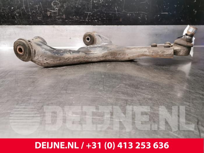 Mercedes Vito Draagarm onder links-voor O135519