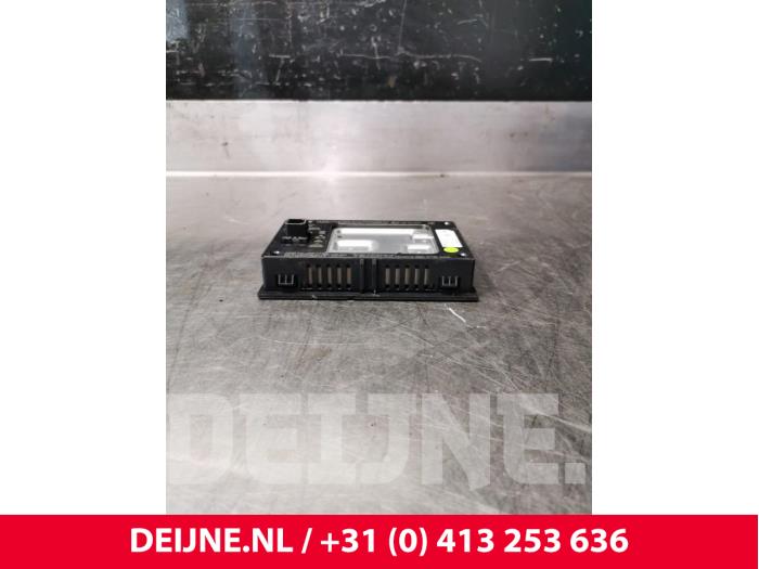 Gebruikte Telefoon Module Renault Master III (EV/HV/UV/VA/VB/VD/VF/VG/VJ) 2.3 dCi 130 16V RWD Prijs € 36,30 Inclusief btw aangeboden door van Deijne Onderdelen Uden B.V.