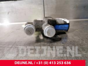 Volvo V60 Electric heater valve O135558 photo 3