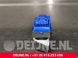 Volkswagen Caddy Central locking switch O135581 photo 2