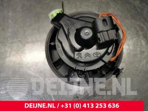 Peugeot 108 Heizung Belüftungsmotor O135628 foto 2