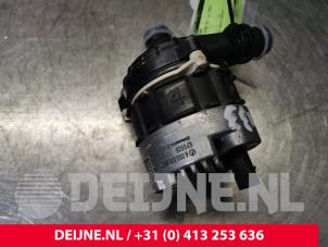 Mercedes GLE Extra waterpomp O135695 foto 3