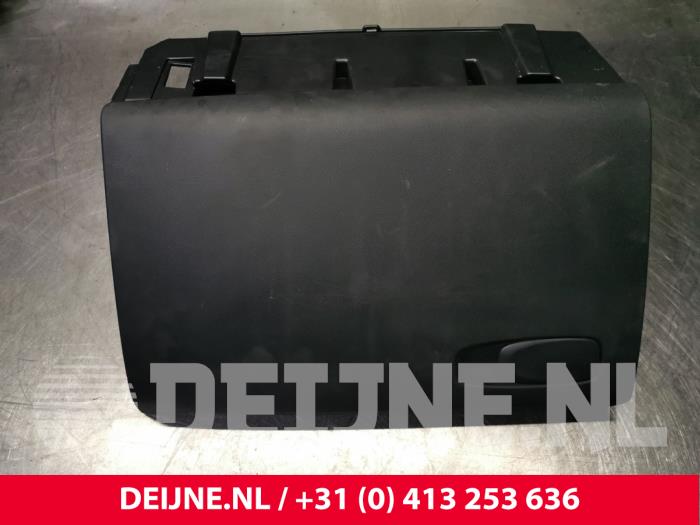Volvo V40 Glovebox O135696