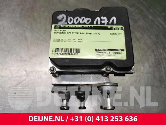 Mercedes Sprinter ABS pump O135852