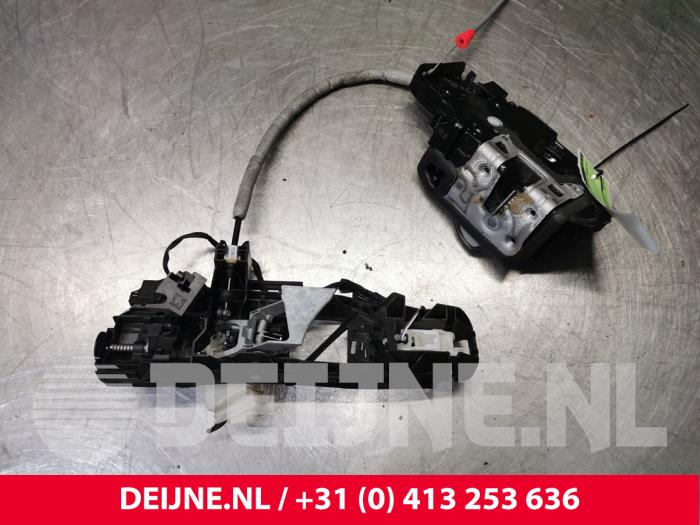 Mercedes A-Klasse Rear door mechanism 4-door, right O135916