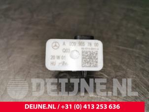 Mercedes GLE Airbag-Sensor O135920 foto 2