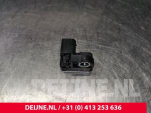 Mercedes GLE Airbag-Sensor O135920 foto 3