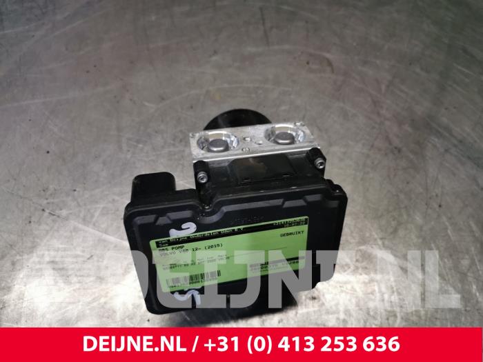 Gebruikte ABS Pomp Volvo V40 (MV) 2.0 T5 16V Prijs € 40,00 Margeregeling aangeboden door van Deijne Onderdelen Uden B.V.