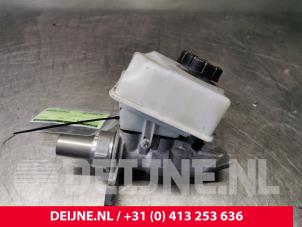 Mercedes GLE Master cylinder O136311 photo 2