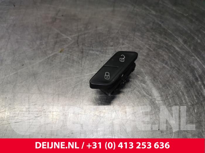 Volkswagen Golf Central locking switch O136416