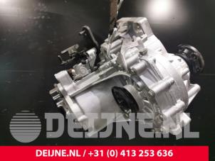 Volkswagen Caddy Gearbox O136422 photo 2