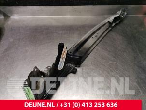 Porsche Cayenne Front right screen carrier O136431 photo 2