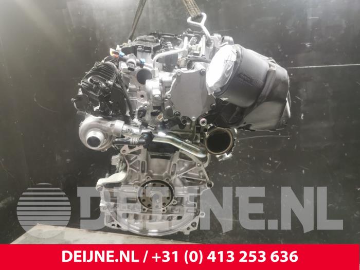 Motor van een Volvo V60 II (ZW) 2.0 T6 16V Twin Engine 2021