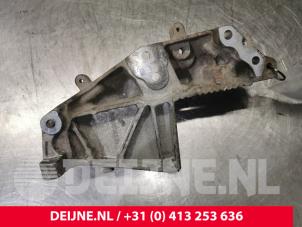 Opel Movano Motorsteun O136556 foto 3
