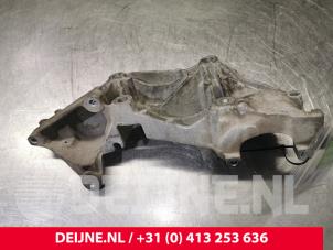 Gebruikte Dynamosteun boven Opel Movano 2.3 CDTi 16V FWD Prijs op aanvraag aangeboden door van Deijne Onderdelen Uden B.V.