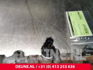 Opel Movano Einspritzdüse (Einspritzer) O136565 foto 3