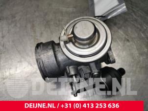 Volkswagen Transporter AGR Ventil O136567 foto 2