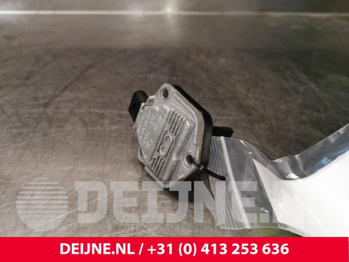 Gebruikte Oliepeil sensor Volkswagen Multivan T5 (7E/7HC/7HF/7HM) 1.9 TDi Prijs € 24,20 Inclusief btw aangeboden door van Deijne Onderdelen Uden B.V.