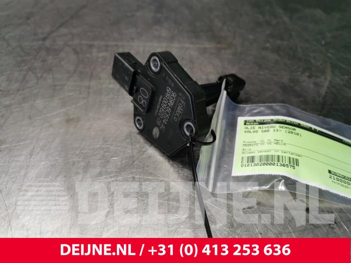 Gebruikte Oliepeil sensor Volvo S60 II (FS) 2.0 D3 20V Prijs € 50,00 Margeregeling aangeboden door van Deijne Onderdelen Uden B.V.