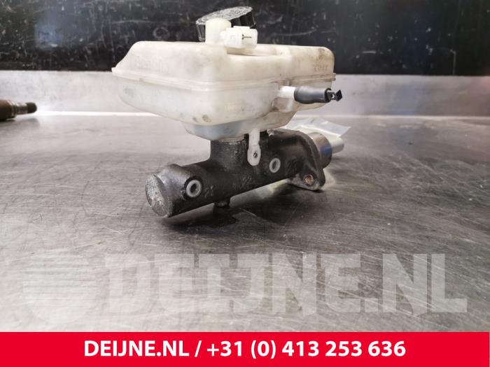 Gebruikte Hoofdremcilinder Mercedes Sprinter 2t (901/902) 208 CDI 16V Prijs € 30,25 Inclusief btw aangeboden door van Deijne Onderdelen Uden B.V.