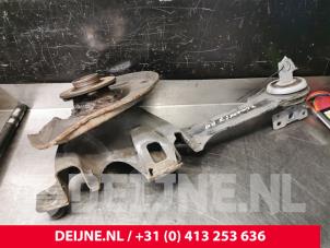 Volvo V60 Achsschenkel rechts hinten O136693 foto 3