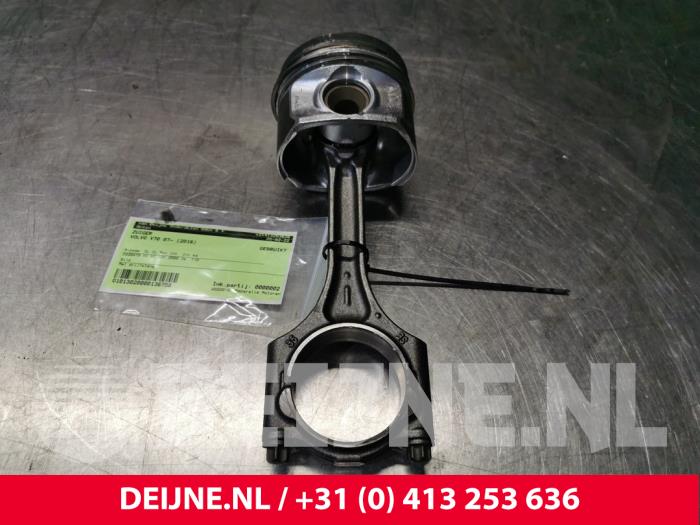 Volvo V70 Kolben O136758