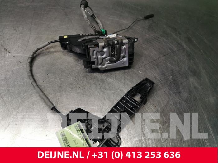 Mercedes Vito Türschlossmechanik 2-türig rechts O136886