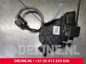 Gebruikte Deurslot Mechaniek 4Deurs links-achter Volvo V70 (BW) 2.0 D4 20V Prijs op aanvraag aangeboden door van Deijne Onderdelen Uden B.V.