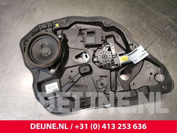 Volvo V70 Rear door window mechanism 4-door, left O136931