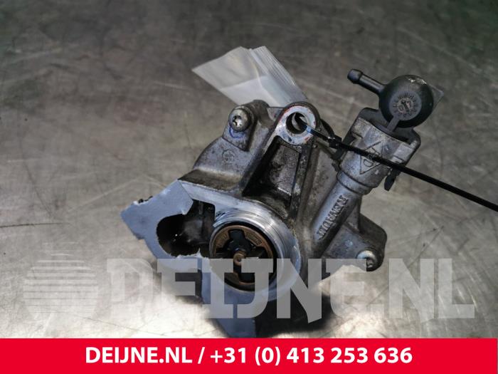 Gebruikte Vacuumpomp (Diesel) Renault Trafic New (FL) 2.0 dCi 16V 115 Prijs € 36,30 Inclusief btw aangeboden door van Deijne Onderdelen Uden B.V.