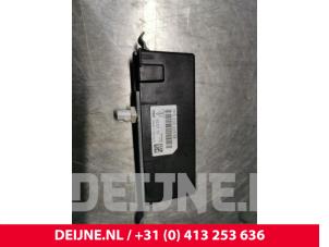 Porsche Cayenne Antenna Amplifier O137180 photo 2