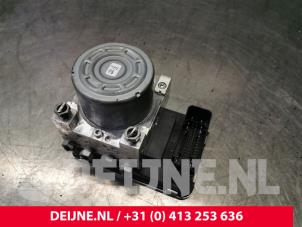 Volvo XC90 ABS pump O137385 photo 2
