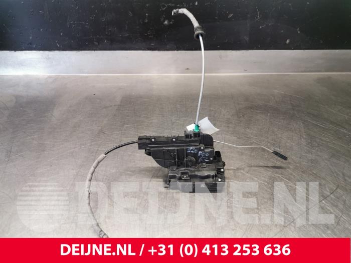 Mercedes Vito Deurslot Mechaniek 2Deurs links O137454