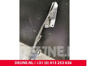 Porsche Cayenne Front left screen carrier O137486 photo 2