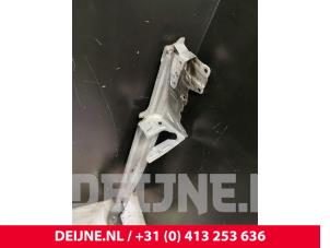 Porsche Cayenne Front right screen carrier O137487 photo 2