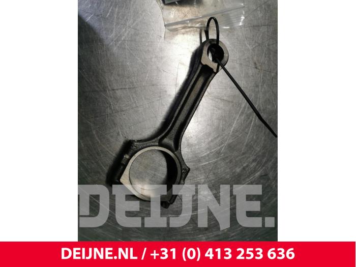 Gebruikte Drijfstang Opel Astra J Sports Tourer (PD8/PE8/PF8) 1.4 Turbo 16V Prijs € 35,00 Margeregeling aangeboden door van Deijne Onderdelen Uden B.V.