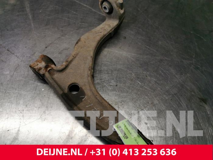 Volkswagen Transporter Draagarm onder links-voor O138010