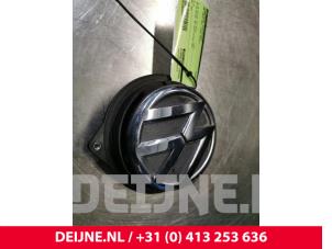 Gebruikte Achterklep Handgreep Volkswagen Polo V (6R) 1.2 TDI 12V BlueMotion Prijs € 20,00 Margeregeling aangeboden door van Deijne Onderdelen Uden B.V.